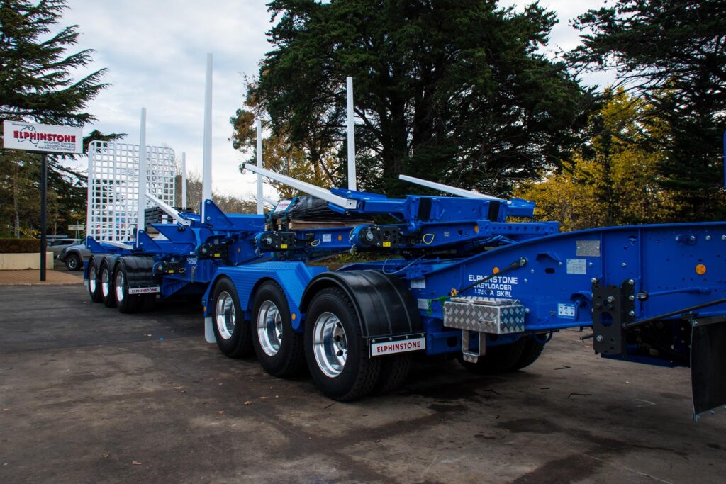 Elphinstone Introduces Self-Loading Log Trailers. – Australian Roadtrains